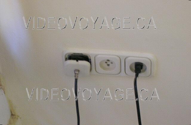 Cuba Varadero Sol Palmeras Las tomas son también 110 voltios en las villas.