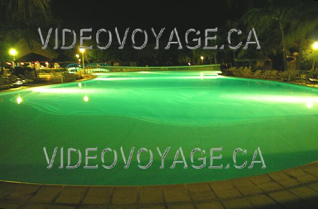 Cuba Varadero Sol Palmeras La piscina en la noche.