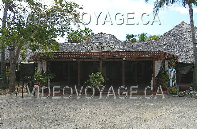 Cuba Varadero Sol Palmeras Restaurante El Caribeño se divide en dos secciones. En un bufé diario que se ofrece para ambas secciones. Por la noche cada sección es un restaurante de la tarjeta separada.