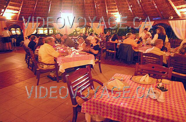 Cuba Varadero Sol Palmeras El comedor del restaurante a la carta El Criollo. Sillas altas para niños están disponibles.