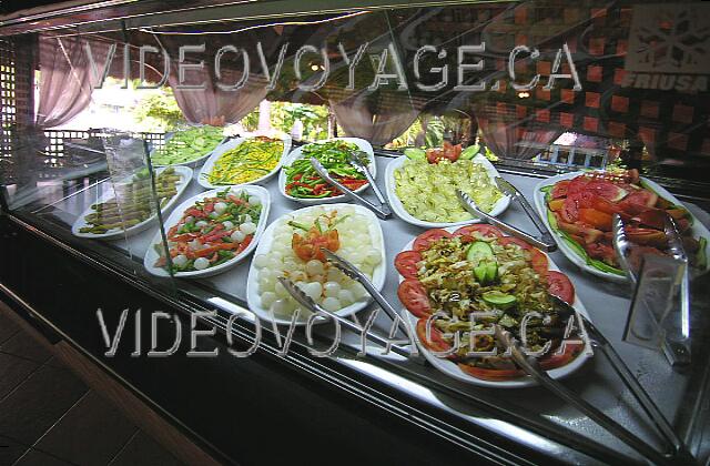 Cuba Varadero Sol Palmeras Uno de los dos espacios refrigerados con verduras y ensaladas.