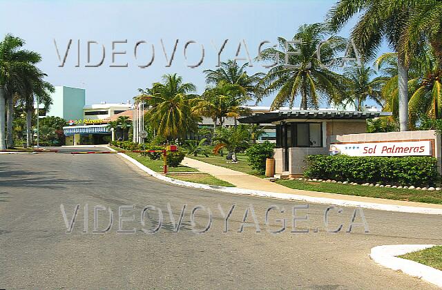 Cuba Varadero Sol Palmeras L'entrée de l'hôtel Sol Palmeras à partir de l'autoroute.