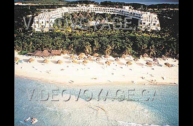 Cuba Varadero Sol Palmeras An aerial view of the main building with the beach.