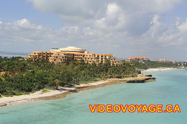 Cuba Varadero Sol Palmeras Antes de las últimas casas en el sitio, la playa es de piedra que la mayor parte de arena. No hay palapas en el sector. Pero hay algo de pescado en la zona para ir a bucear.