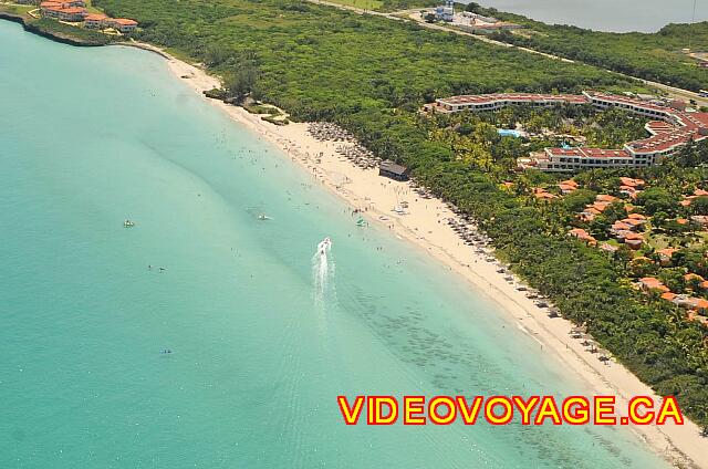 Cuba Varadero Sol Palmeras La profunda playa suficiente para el edificio principal, frente superficial de las villas.