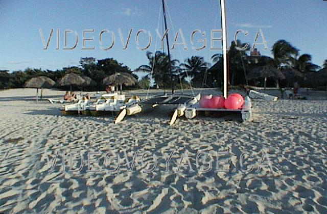 Cuba Varadero Sun Beach By Excellence Style Hotels Les équipements nautiques non motorisés sur la plage.