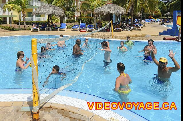 Cuba Varadero Tainos Le volleyball dans la piscine est toujours populaire.