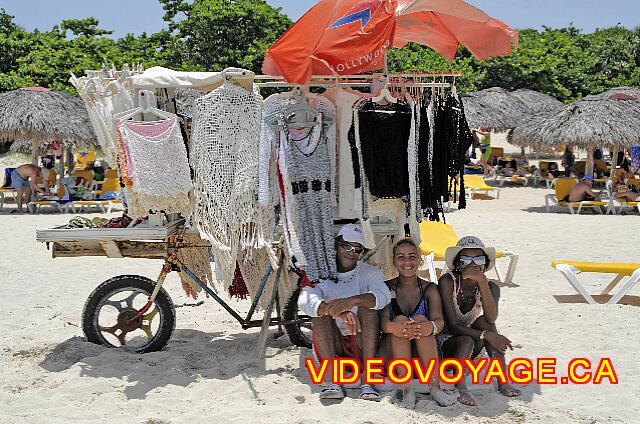 Cuba Varadero Tainos En la playa se puede comprar ropa!