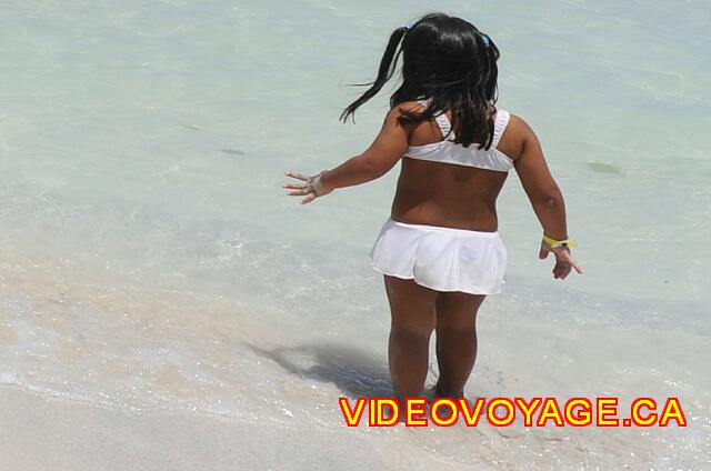 Cuba Varadero Tainos Une eau translucide, une pente faible, des petites à moyennes vagues, sans algue, sans récif,...