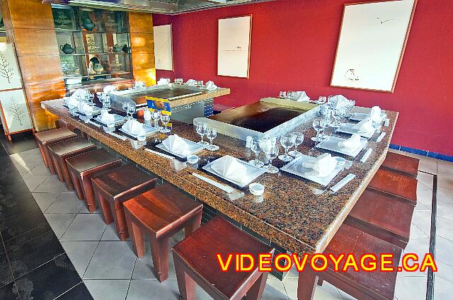 Cuba Varadero Tainos The kitchen Sakura Japanese Restaurant has replaced el rodizio restaurant which was Brazilian cuisine. Here one of Tepenyaki tables.