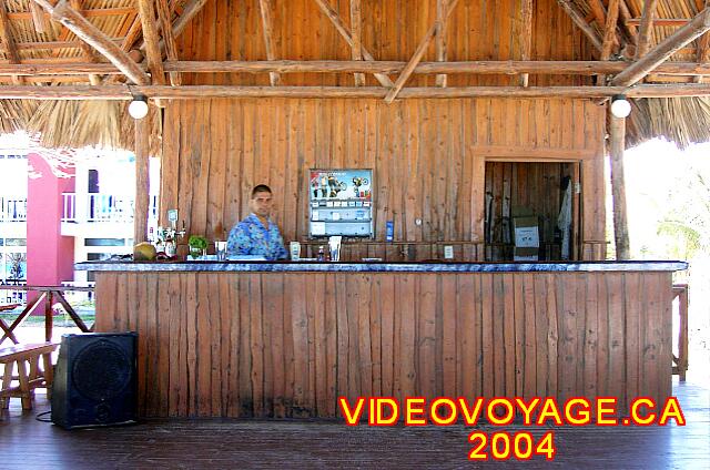 Cuba Varadero Villa Tortuga Le bar de la plage avait aucune décoration en 2004...