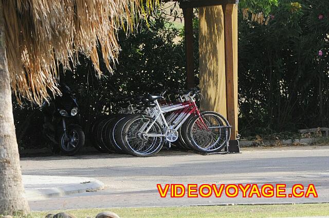 Cuba Varadero Melia Peninsula Varadero Bicicletas en la entrada del sitio.