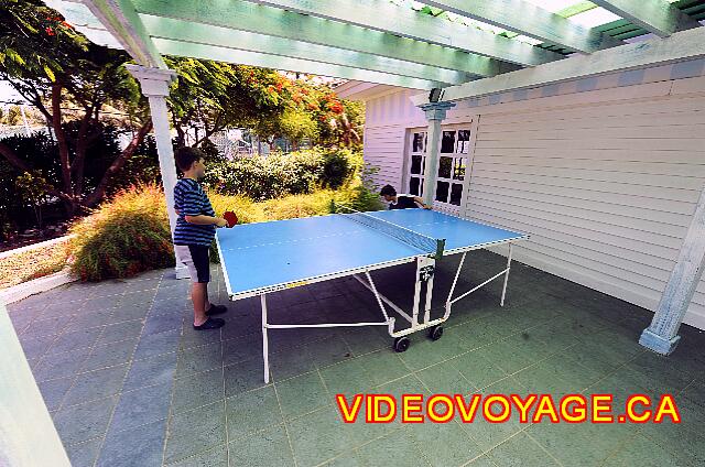 Cuba Varadero Melia Peninsula Varadero Una mesa de ping pong en la parte de atrás del gimnasio.