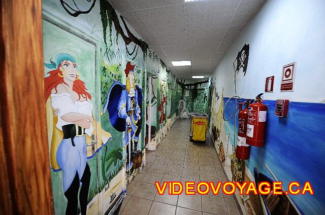 Cuba Varadero Melia Peninsula Varadero Las habitaciones son pequeñas en el mini-club que acepta niños de 0 a 12 años.