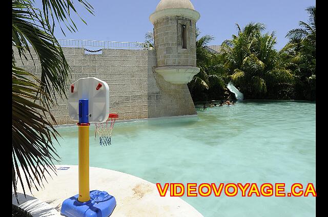 Cuba Varadero Melia Peninsula Varadero Con una maravillosa piscina en el mini-club para niños de 5 a 12 años.