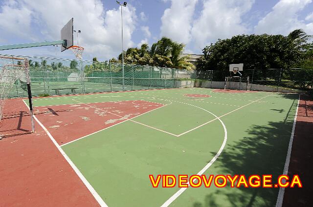 Cuba Varadero Melia Peninsula Varadero Un terrain utilisé pour le basketball et le soccer.