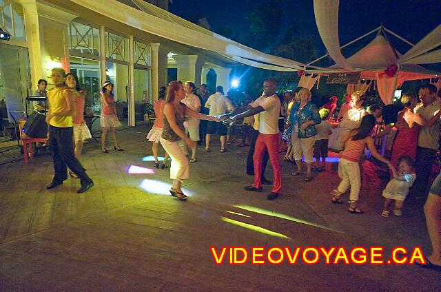 Cuba Varadero Melia Peninsula Varadero La danse le soir pour les jeunes et moins jeunes
