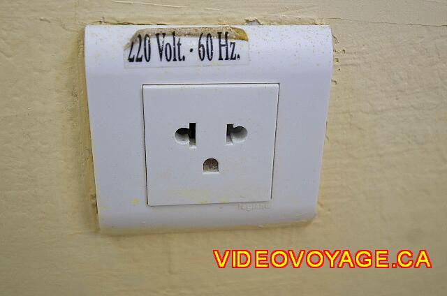 Cuba Varadero Melia Peninsula Varadero Les prises de courant de 220 volts dans la chambre.