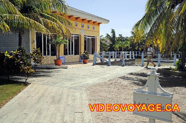 Cuba Varadero Melia Peninsula Varadero El exterior del restaurante Tocororo una vez que el restaurante estaba abierta.