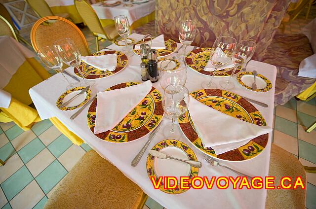 Cuba Varadero Melia Peninsula Varadero La presentación del Tocororo mesas del restaurante.