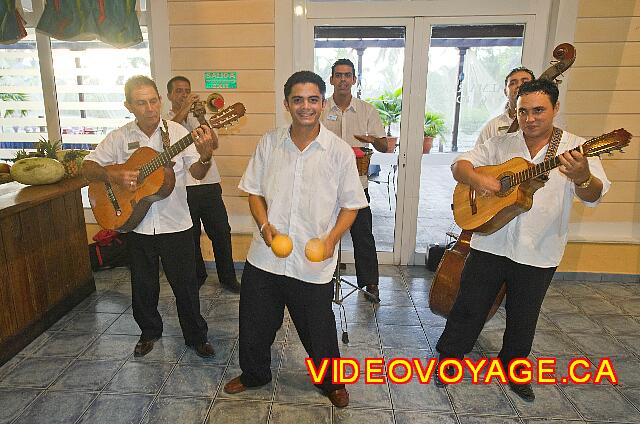 Cuba Varadero Melia Peninsula Varadero Musicians in the evening in the dining room of the Palma Real restaurant.