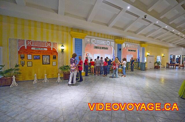 Cuba Varadero Melia Peninsula Varadero Une réception qui peut être assez occupé lors de l'arrivé d'autobus.