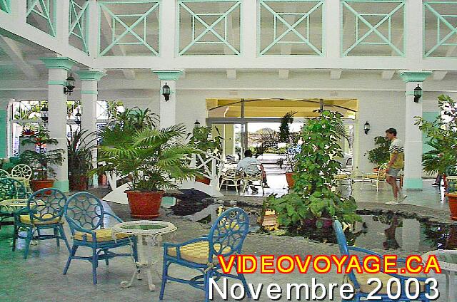 Cuba Varadero Melia Peninsula Varadero Le centre du Lobby était différent en 2003.