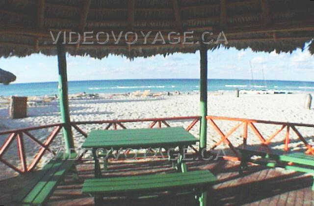 Cuba Varadero Tuxpan Le bar de la plage Delfin. Une merveilleuse vue de la mer à partir du bar de la plage.