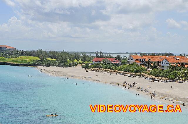 Cuba Varadero Tuxpan The beach to the east end with the rocky point of the golf course. So it is not possible to walk more than 300 meters to the east.