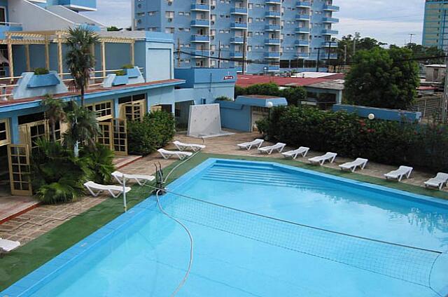Cuba Varadero Hotel Acuazul Parfois un filet de volleyball est installé dans la piscine.