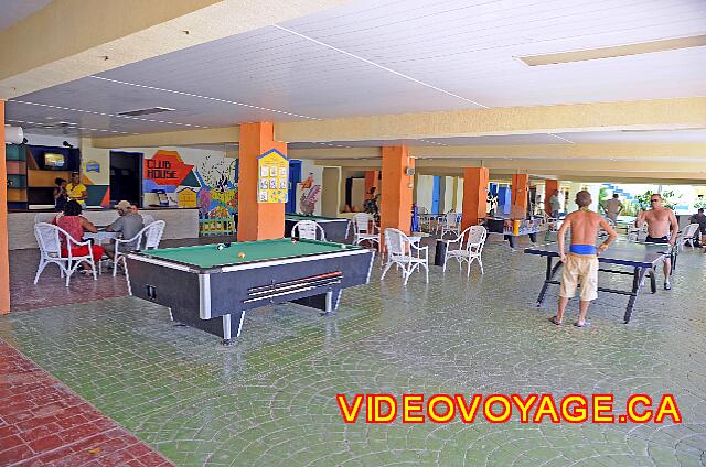 Cuba Varadero Hotel Villa Cuba El centro de la actividad (casa club) con mesas de billar, ping pong y juegos de mesa.