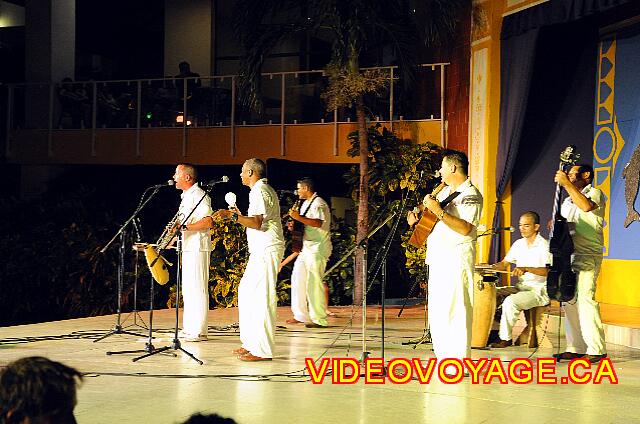 Cuba Varadero Hotel Villa Cuba There is a live band before the show.