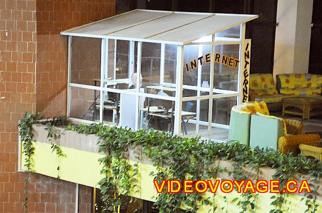 Cuba Varadero Hotel Villa Cuba Esta cabina es día muy caluroso ... Incluso los equipos de la cabina no parece que les gusta el calor ...