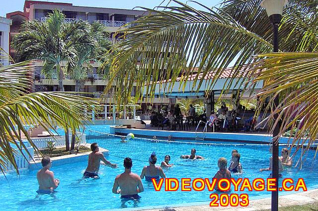 Cuba Varadero Hotel Villa Cuba Voleibol en la piscina en el 2003.