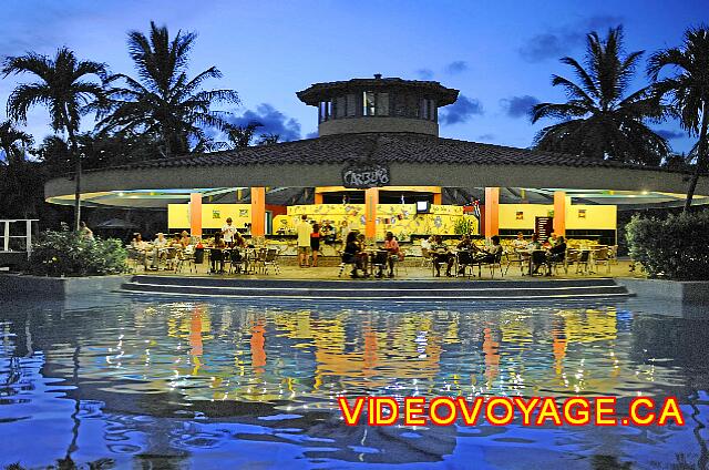 Cuba Varadero Hotel Villa Cuba Numerous tables on the pool deck.