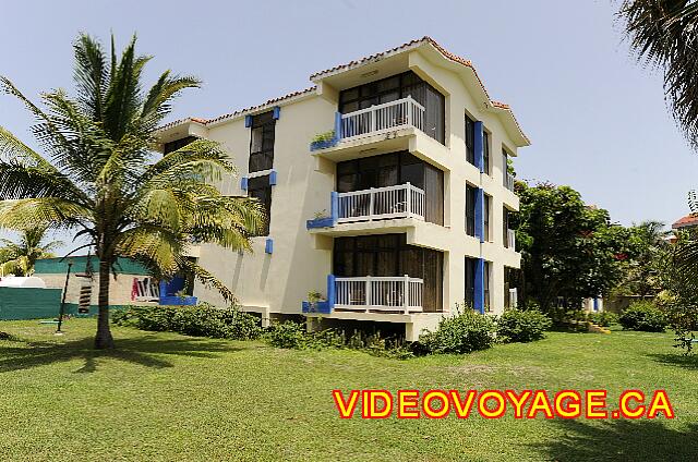 Cuba Varadero Hotel Villa Cuba El Villas 4100, 4200 y 4300 es un edificio más imponente. En realidad, la habitación 4101 de 4112 en el primero, las 4.201 habitaciones en 4212 y 4.301 en el segundo cuarto de 4308 en el tercero.