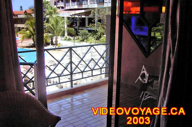 Cuba Varadero Hotel Villa Cuba El pequeño balcón ... Las habitaciones con vistas a la piscina puede ser más bruillantes noche.