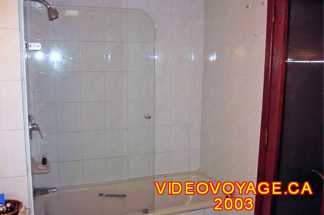 Cuba Varadero Hotel Villa Cuba El baño / ducha con vidrio de la cubierta.