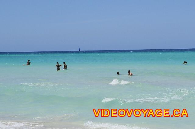 Cuba Varadero Hotel Villa Cuba Des baigneurs à plus de 150 mètres du bord.