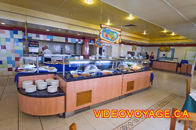 Cuba Varadero Hotel Villa Cuba An island buffet with a salad bar and desserts.