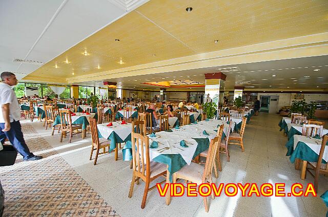 Cuba Varadero Hotel Villa Cuba A fairly large air-conditioned dining room, with lots of windows.